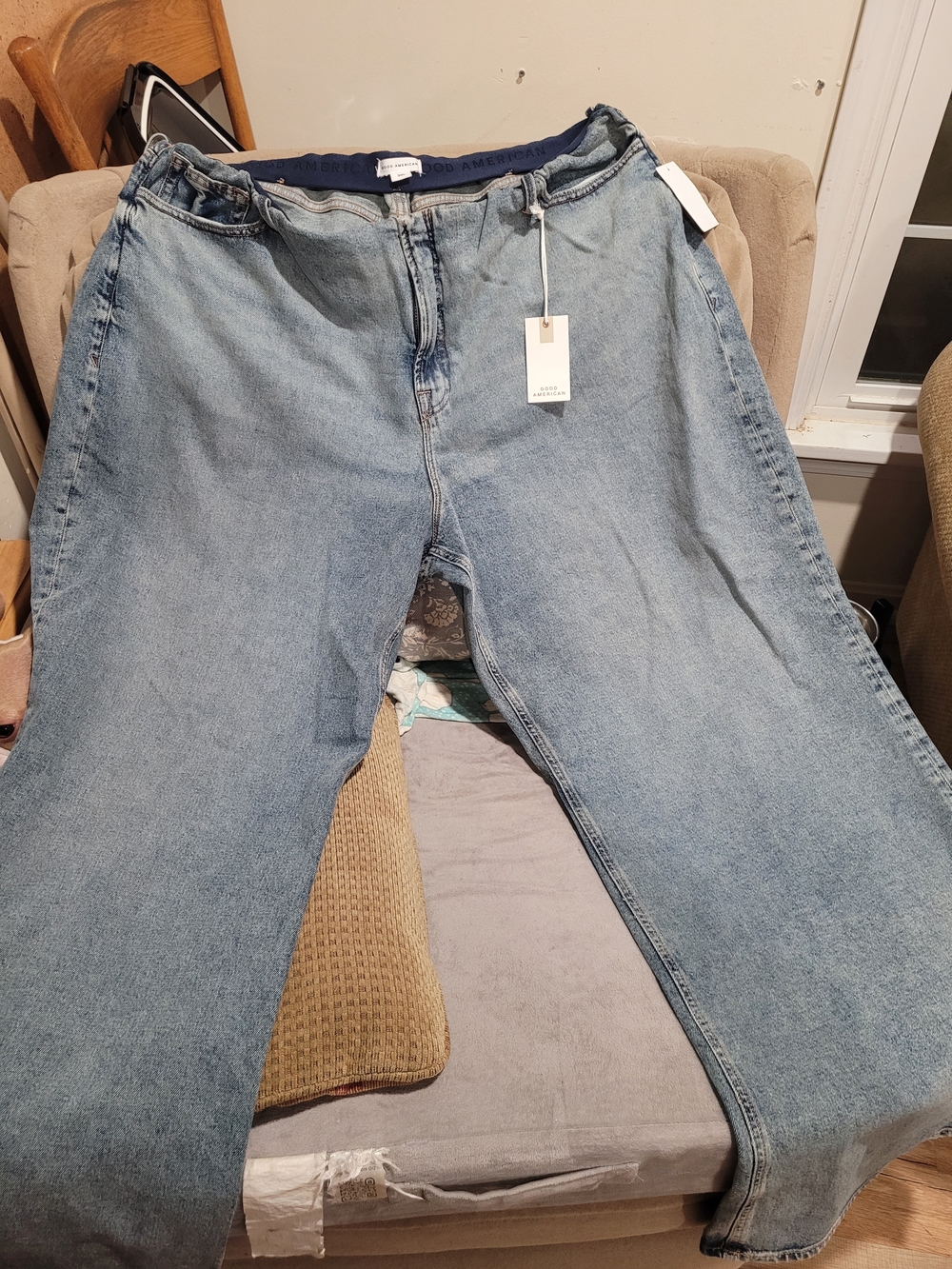 Good American Washed Light Blue Boyfriend Jeans